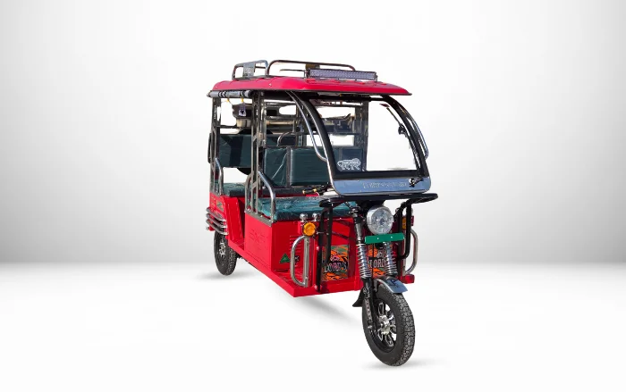 Lords Savari XL - Front Right Diagonal