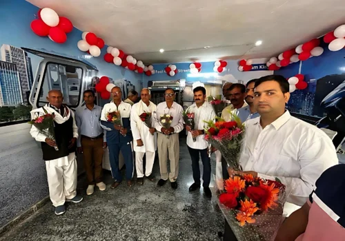 Exclusive Dealers Showroom (14)
