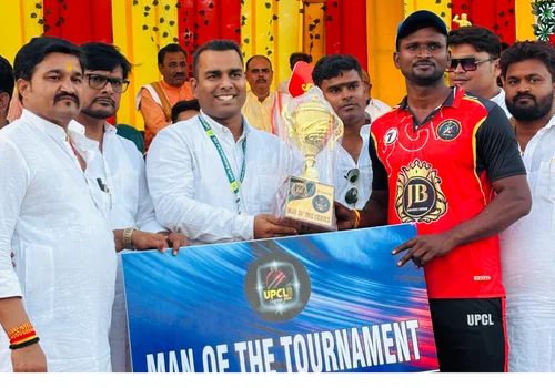 Lords Automative Honours Man of the Tournament with Eco-Friendly EV Bike (2)