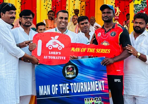 Lords Automative Honours Man of the Tournament with Eco-Friendly EV Bike (3)